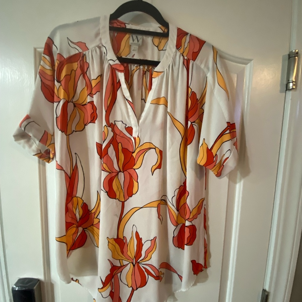 Super cute & colorful floral blouse